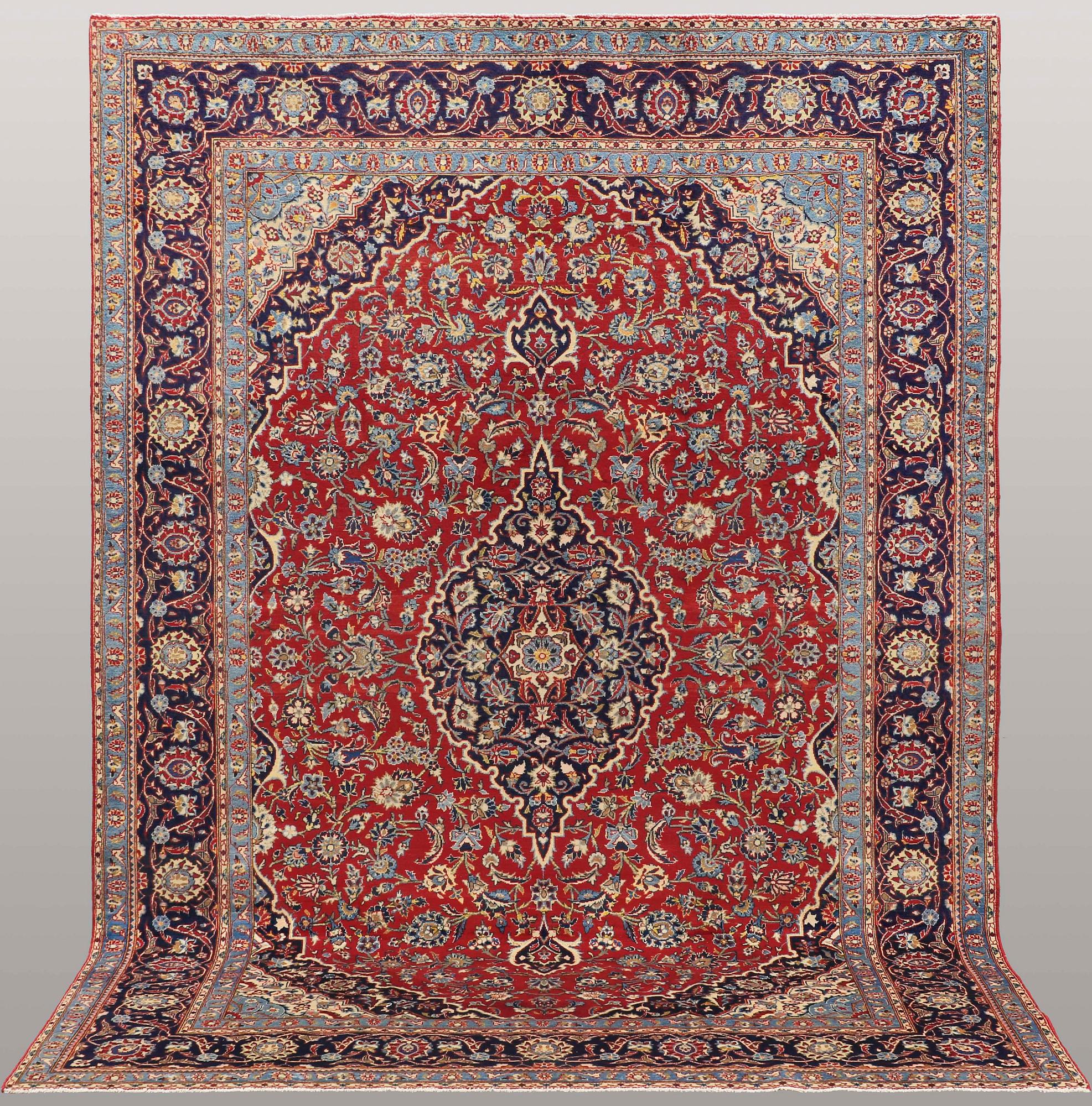 A CARPET, Kashan, ca 332 x 232 cm.