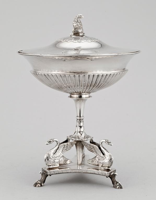 SOCKERSKÅL, silver, empire, Erik Adolf Zethelius, Stockholm, 1817. Totalvikt 787 g.