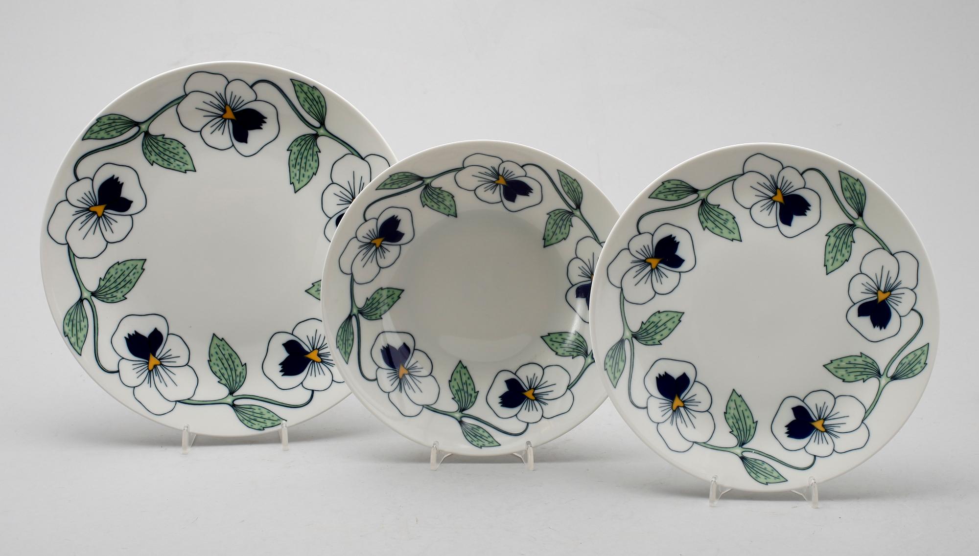 MATSERVIS, 44 del, porslin, "Sylvia", Sylvia Leuchovius, Rörstrand.