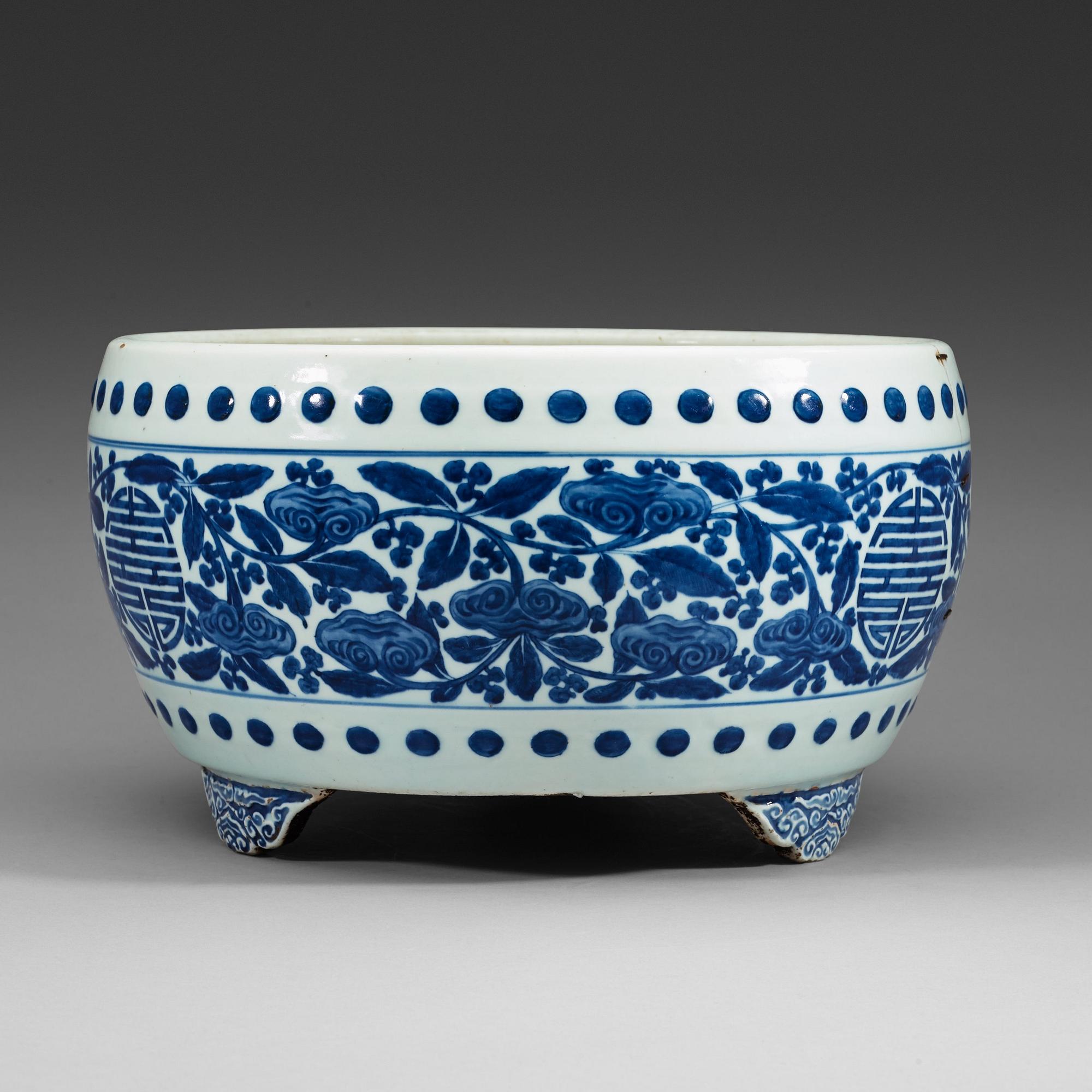 A large blue and white censer, Qing dynasty, Kangxis six character mark (1662-1722).