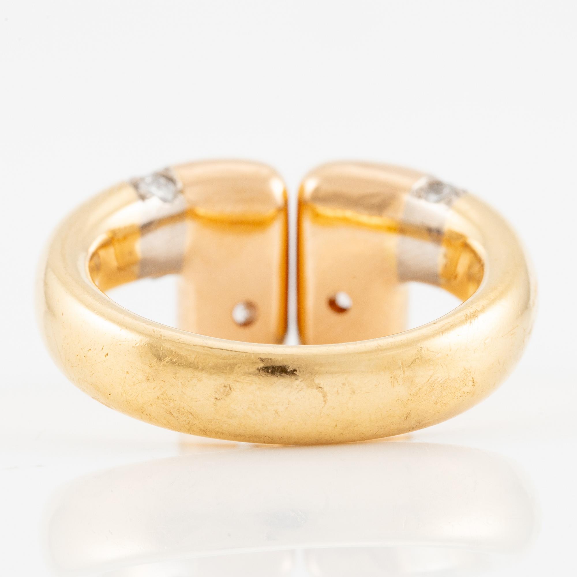 A Gaudy ring 18K gold with old-cut and brilliant-cut diamonds.