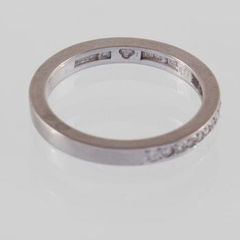 RING, 18K vitguld med åttkantslipadediamanter 0.10 ct, Gustav Dahlgren & Co, Malmö, 1961. Vikt 3,4 gram.