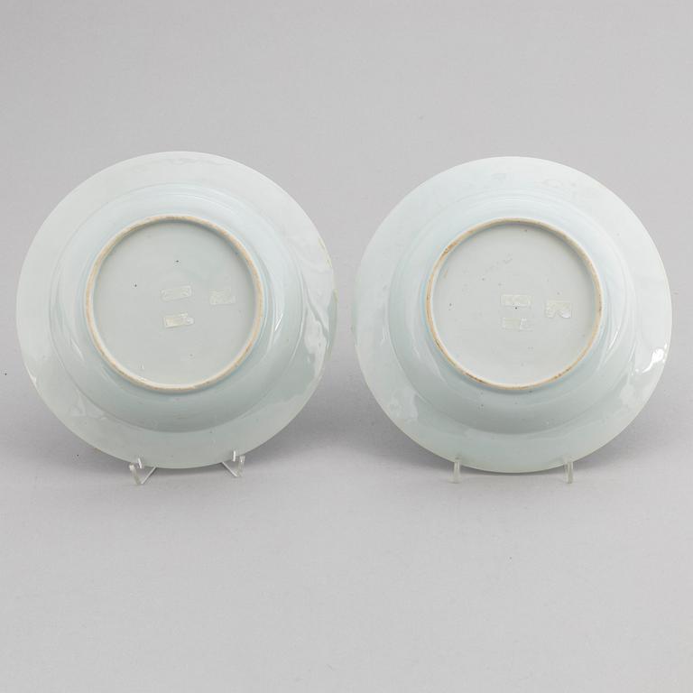 A pair of blue and white soup dishes, Qing dynasty, Qianlong (1736-95).