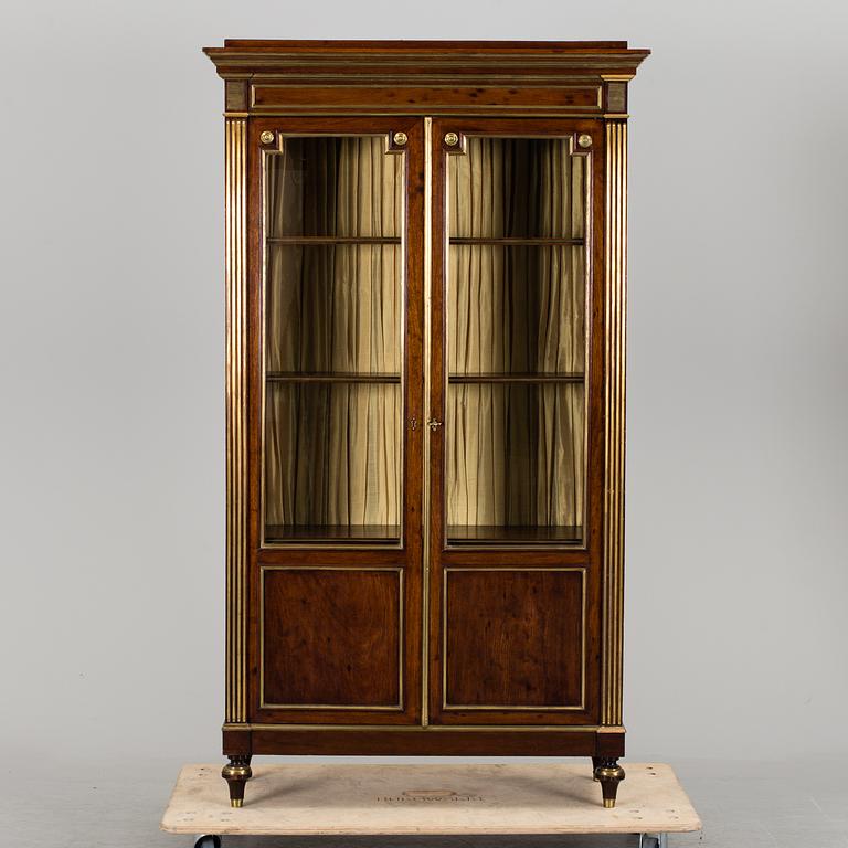 A Russian mahogany veneered display cabinet from around year 1900.