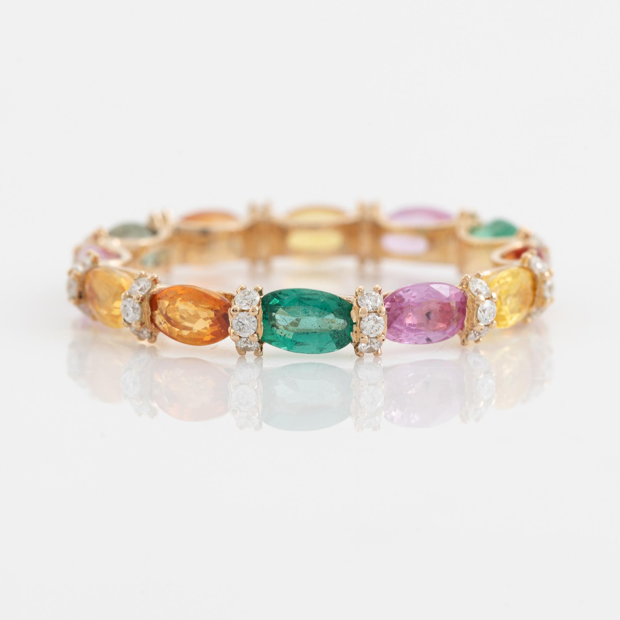 Ring med multifärgade safirer och briljantslipade diamanter.