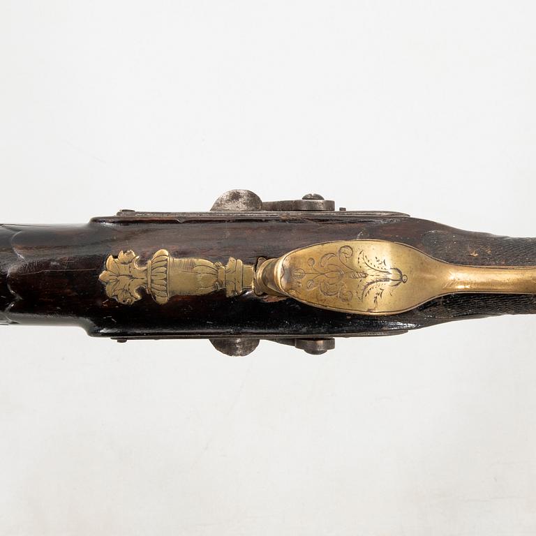 Slaglåsgevär, dubbelpipigt, ändrat från flintlås, 1800-tal.