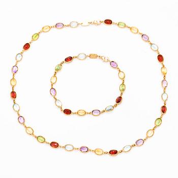 HALSBAND och ARMBAND, 18K guld, granater, peridoter, topaser, citriner och ametister. Le-Gi, Italien.