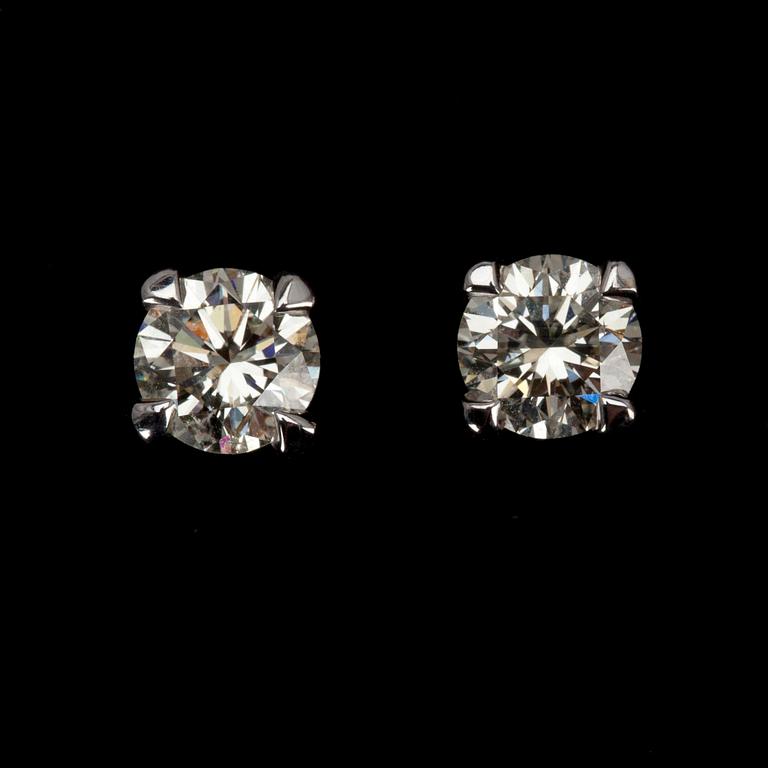 ÖRHÄNGEN, vitguld 18K, briljantslipade diamanter 1,02 ct. Intyg EGL. Vikt ca 1,65 g.