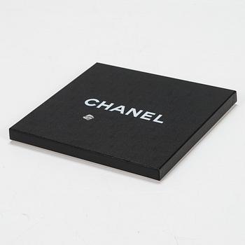 Chanel, A silk scarf.