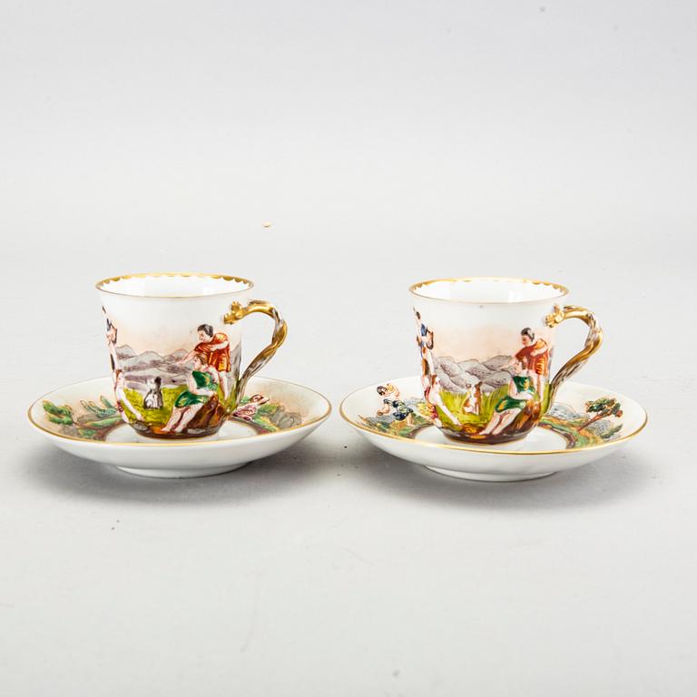 Koppar med fat 13 st Neapelliknande märke Italien 1900-tal porslin.