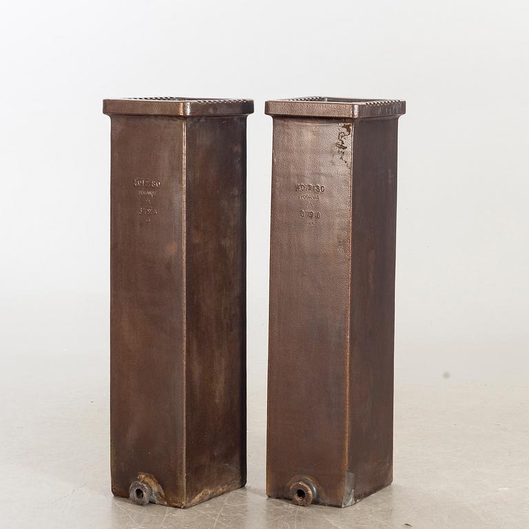 FÖRVARINGSKÄRL HÖGANÄS, 2 st, saltglaserat stengods, 1900-talets första del.