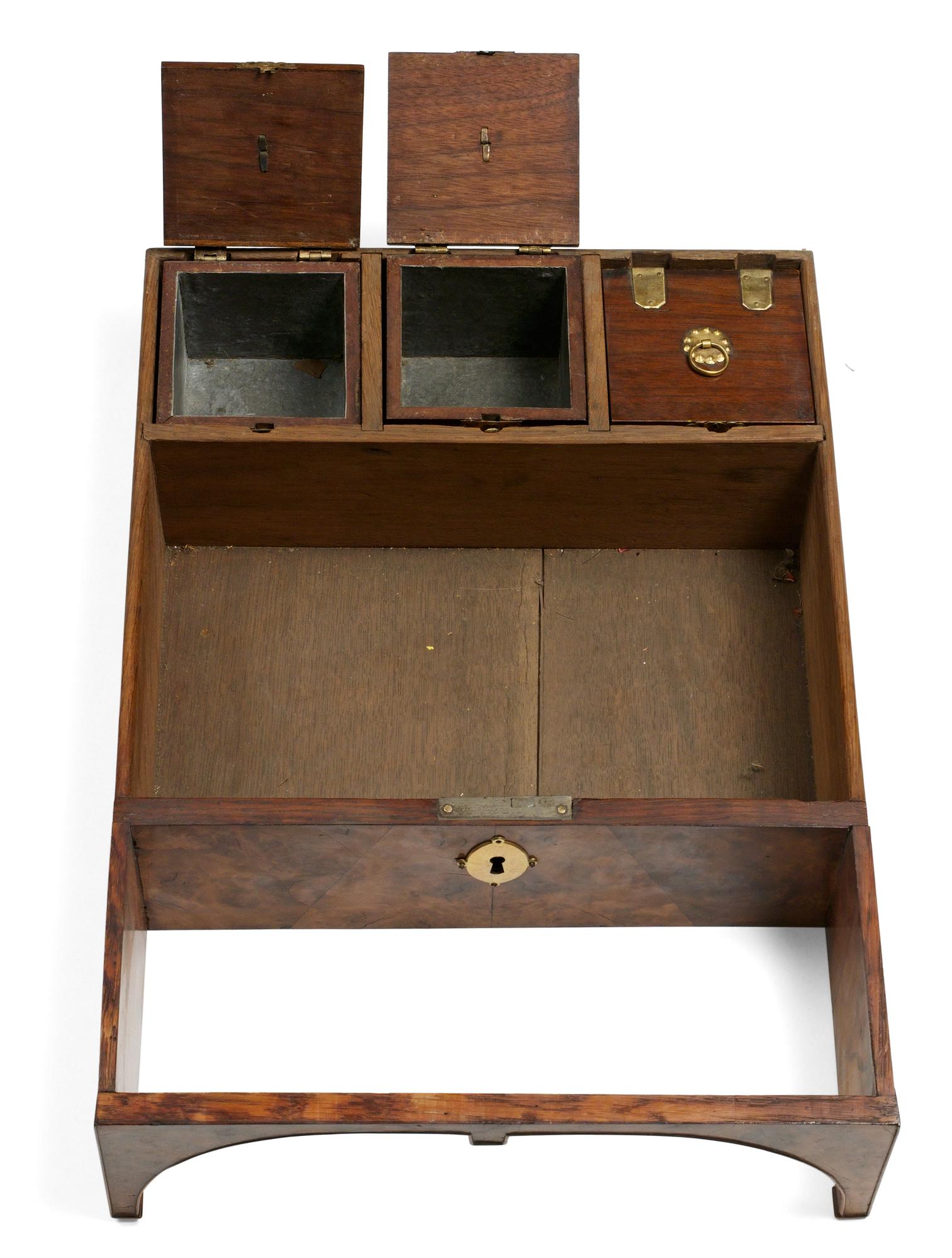 SKRIVSKÅP. London, 1700-talets början.