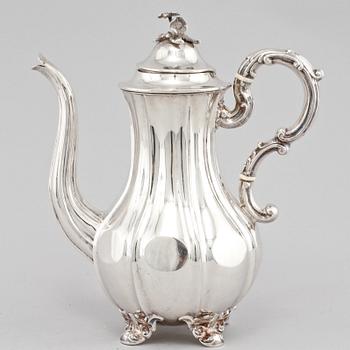 KAFFEKANNA, silver, nyrokoko, Christian Hammer, Stockholm, 1852. Total vikt 825 g.