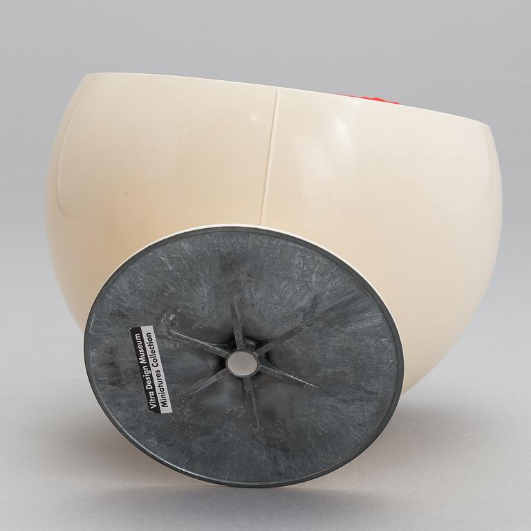 EERO AARNIO, miniatyyri, "Pallotuoli",  Vitra Design Museum.