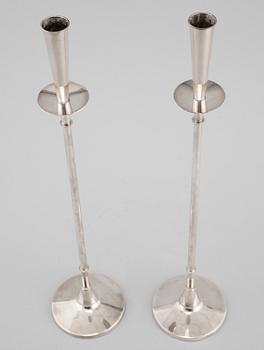 TORE ELDH, ett par ljusstakar, silver, K&EC, Göteborg, 1962.