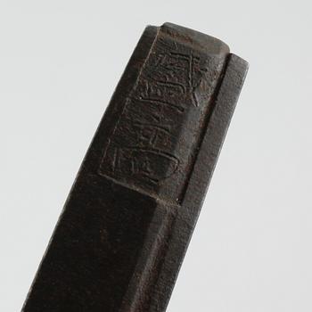 A japanese wakizashi, signed.