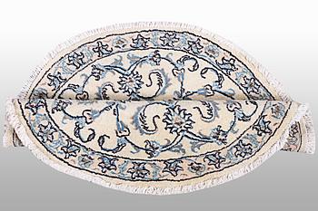 A rug, Nain, part silk, diameter ca 100 cm.