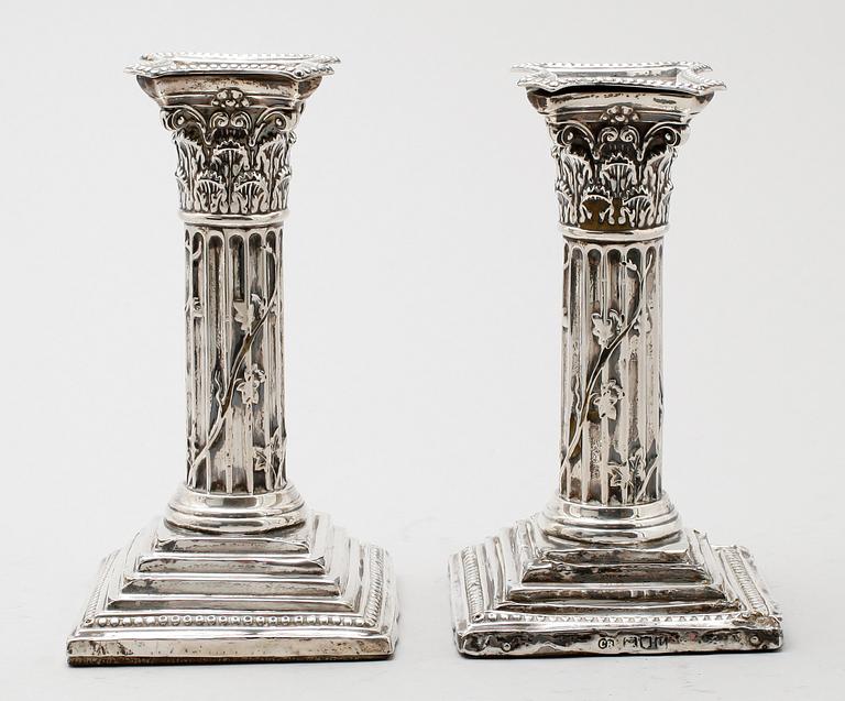 LJUSSTAKAR, 1 par, silver, England, 1800-/1900-tal.
