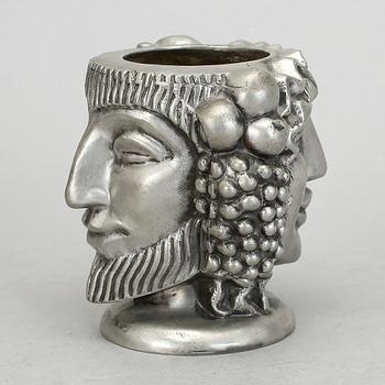 VAS, tenn, "Janushuvud", formgiven av Anna Petrus, Firma Svenskt Tenn, Stockholm, 1957.