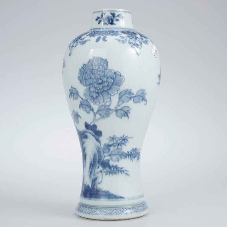 VAS, porslin, Kina, Qianlong (1736-95).