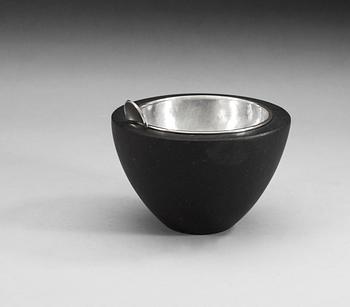 A Bo Klevert sterling and diabase bowl, Stockholm 1998.