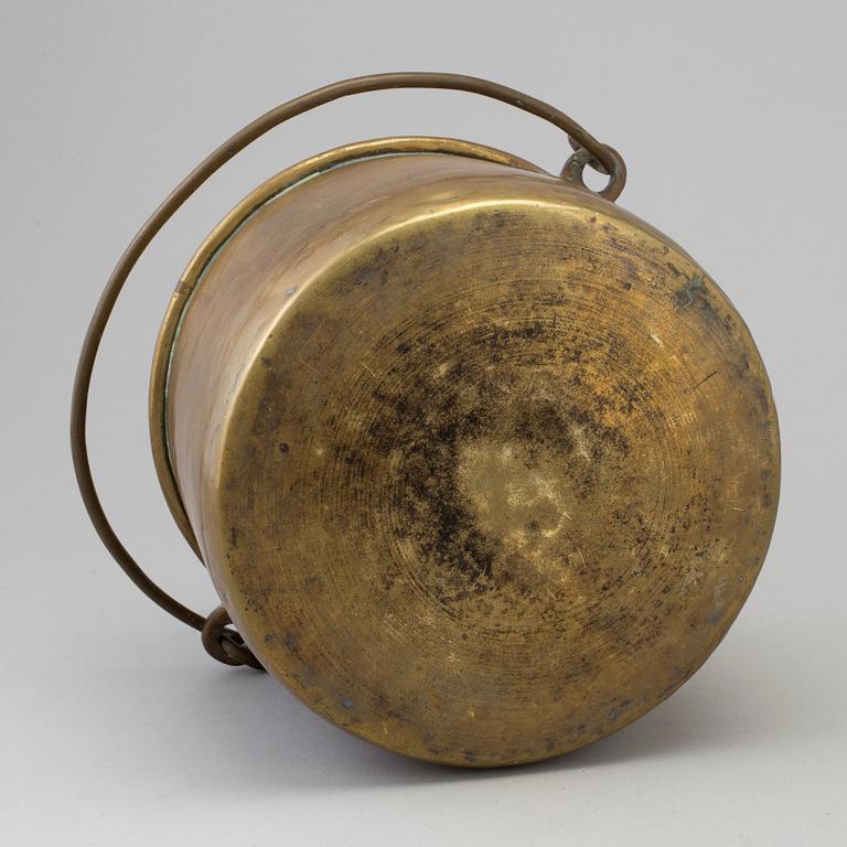 A BRASS BUCKET, 18th/19th century.