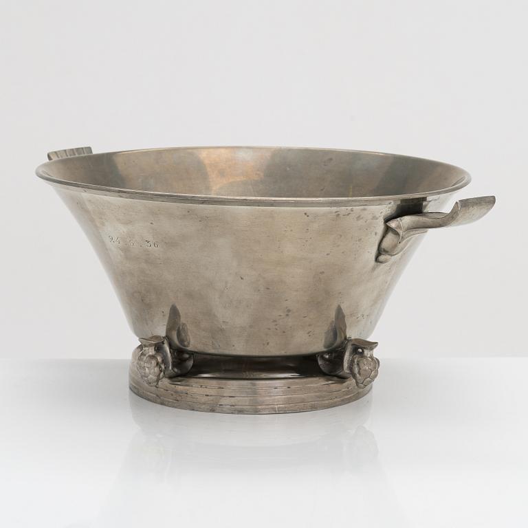 Paavo Tynell, a 1930's bowl for Taito.