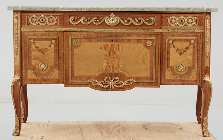 BYRÅ, gustaviansk stil, 1900-talets mitt.
