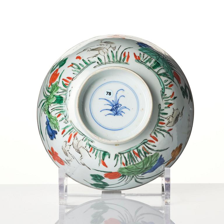 A famille verte bowl, tea caddy and mallet shaped vase, Qing dynasty, Kangxi (1662-1722).