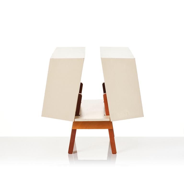 Ernest Race, a "Penguin Donkey Mark II" bookshelf, Isokon, England, 1960s.