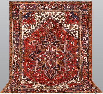 A Heriz/Gorovan carpet, ca 288 x 217 cm.
