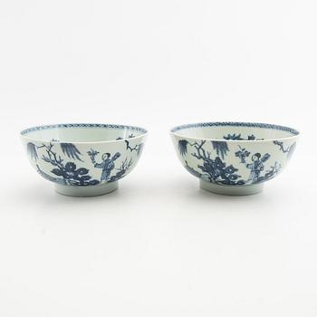 Bowls, a pair, porcelain, Qianlong (1736-95), Qing dynasty, China.