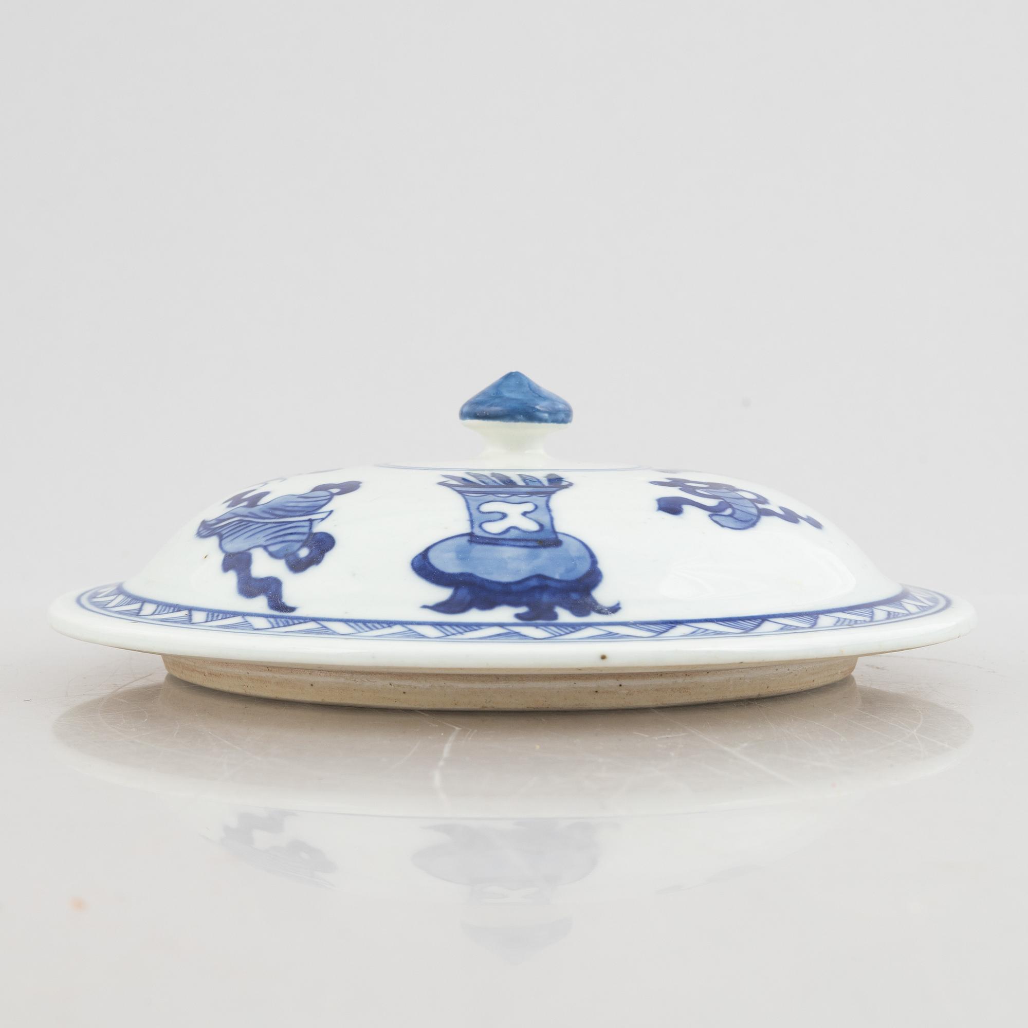 A Chinese blue and white porcelain cover, Qing dynasty, Kangxi (1662-1722).