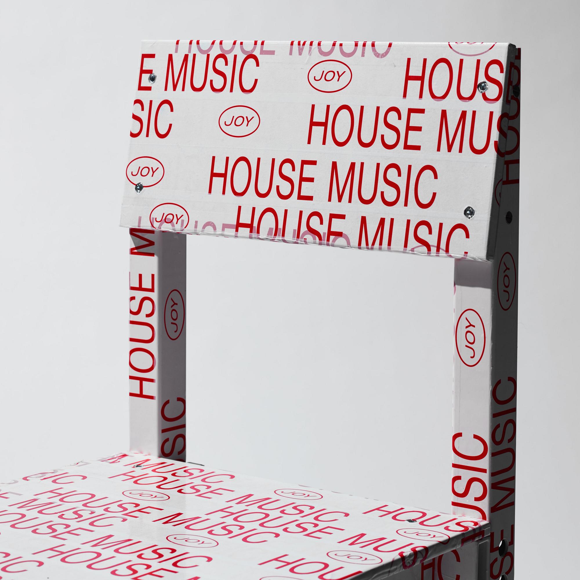 Fredrik Paulsen, a unique chair, "Chair One, Knuckles Chuckles", JOY, 2024.