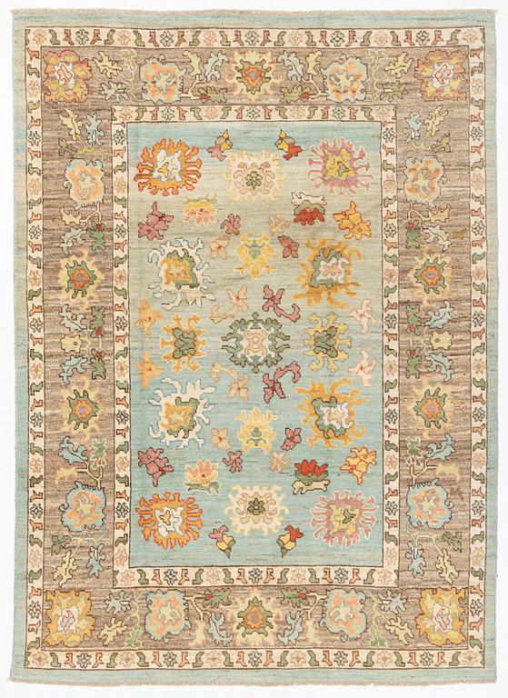 Rug, West Persian, 349 x 260 cm.