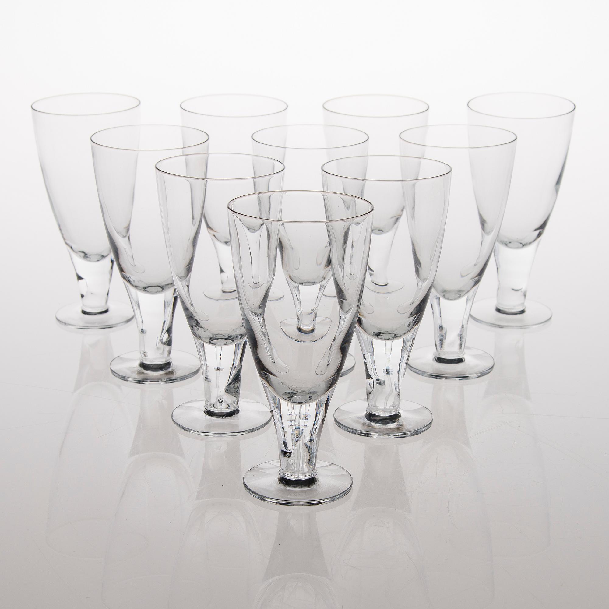 GUNNEL NYMAN, glasservis, 114 osaa, "GN 46", Nuutajärvi Notsjö. I produktion 1949-1969.