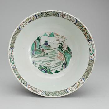 A famille verte punch bowl, Qing dynasty, Kangxi (1662-1722).