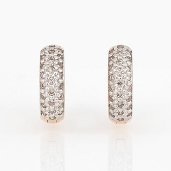 ÖRHÄNGEN, ett par med diamanter totalt ca 0.35 ct.