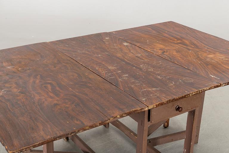 A 19TH CENTURY GATELEG TABLE.