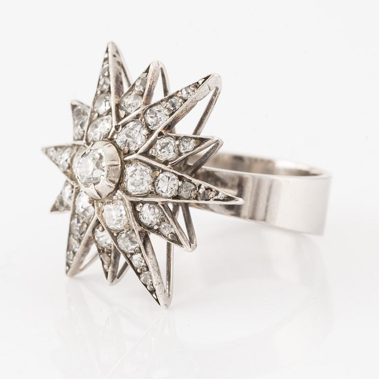 Ring, Jarl Sandin, star-shaped 18K white gold with old-cut diamonds.
