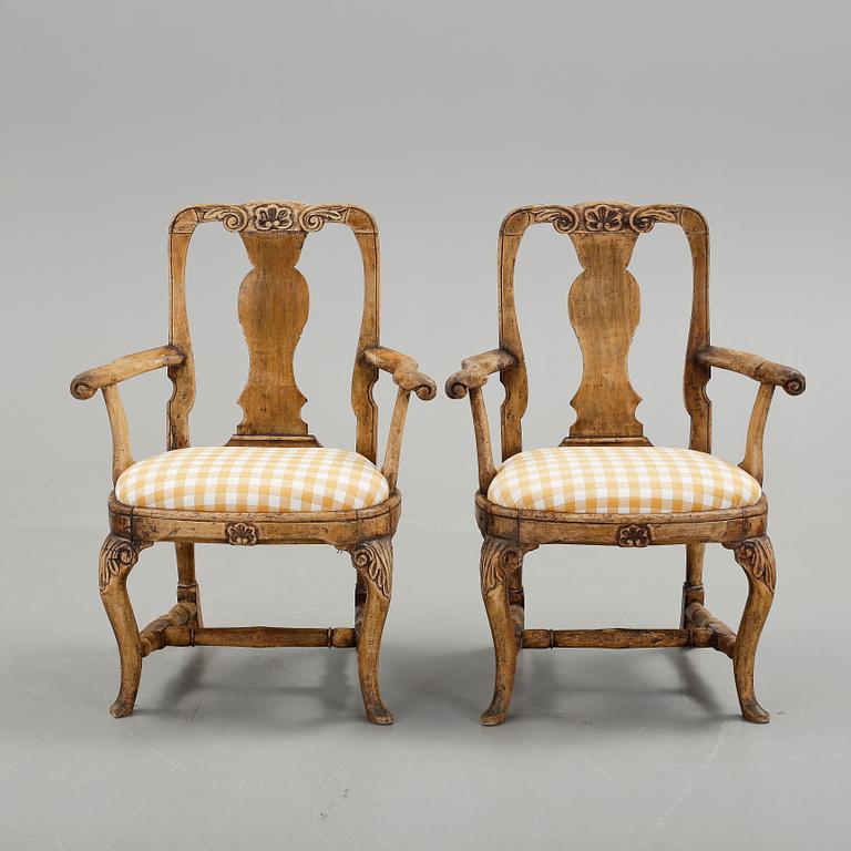 KARMSTOLAR, ett par, rokoko, 1700-talets andra hälft.