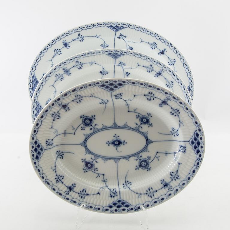 Royal Copenhagen, servis, 92 delar, "Musselmalet halvblonde" , Royal Copenhagen, Danmark.