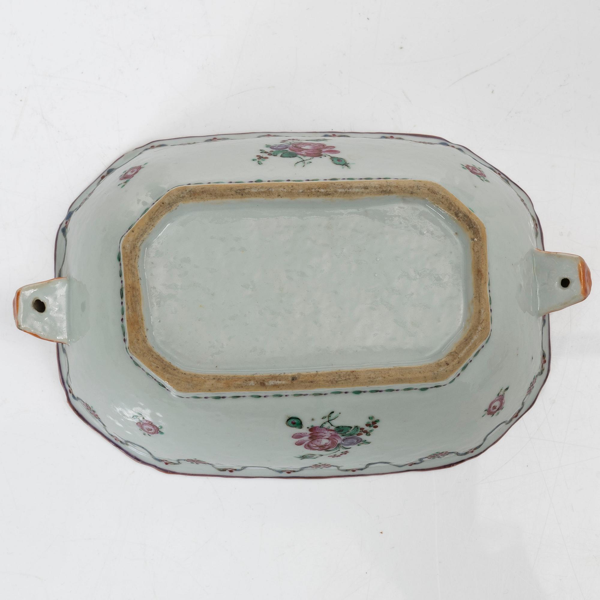 Smörterrin, terrinfat och bålskål, kompaniporslin, Kina, Qingdynastin, 1700-tal.