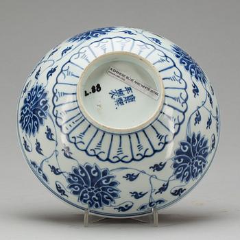 SKÅL, porslin. Qing dynastin med Kangxi sex karaktärers märke och period (1662-1722).
