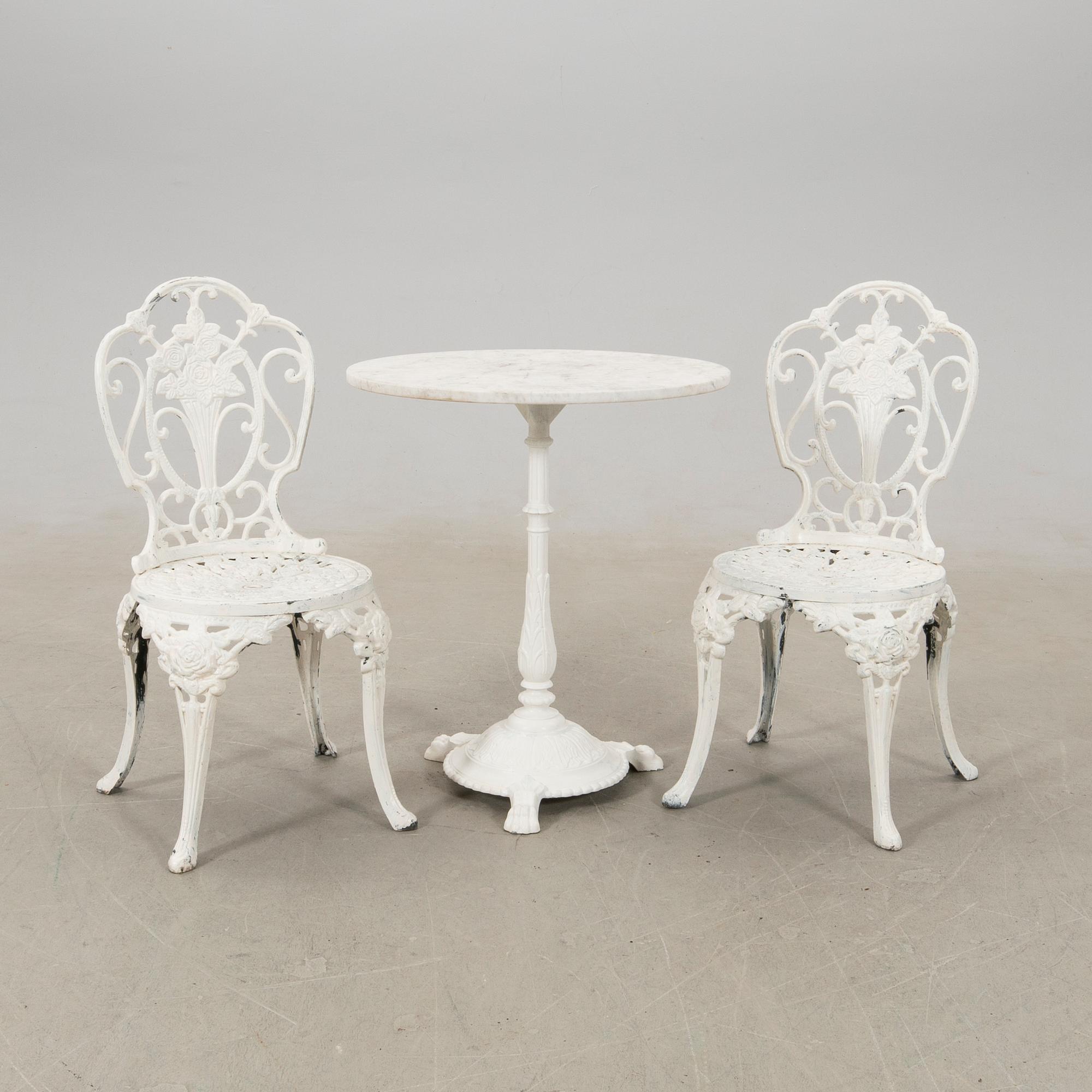Garden table, Byarum late 20th century and chairs.