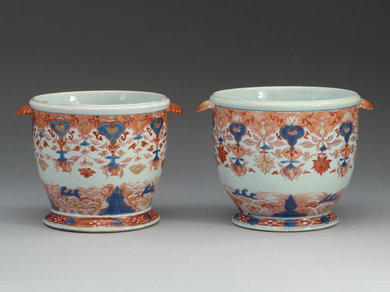 A pair of imari wine coolers, Qing dynasty, early 18th Century.