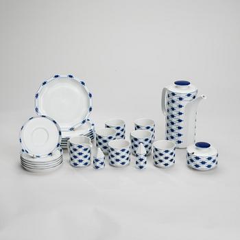 TAPIO WIRKKALA, KAFFESERVIS, 17 delar, porslin, "Corinth" Rosenthal Studio-linie 1979-80.