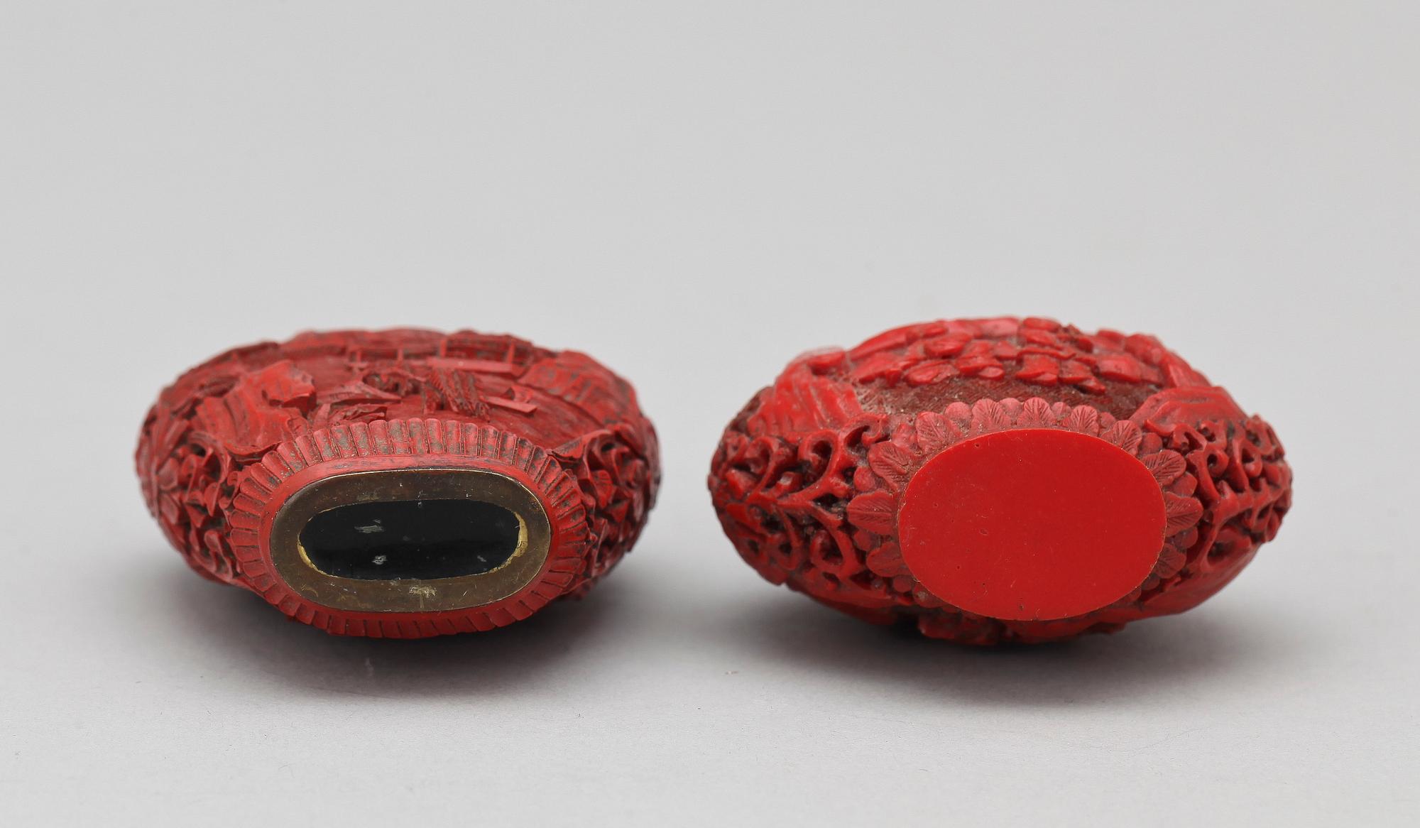 SNUSFLASKOR, 2 st, lackarbeten, Kina, 1800 respektive 1900-tal.