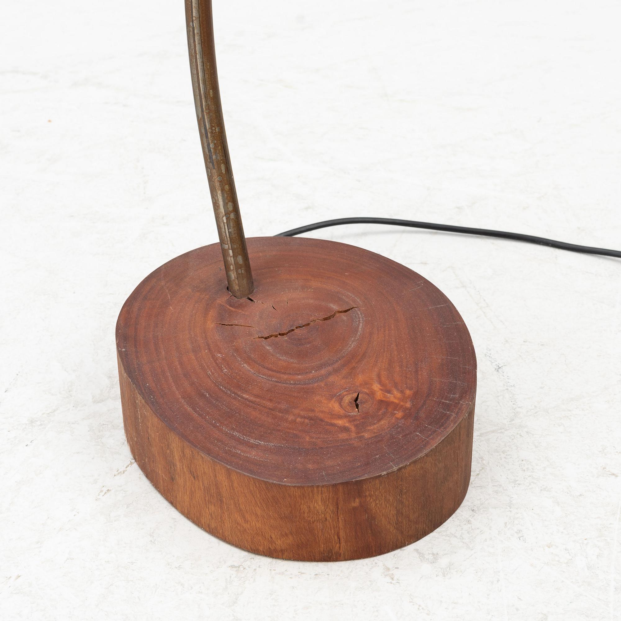 Contemporary floor lamp.