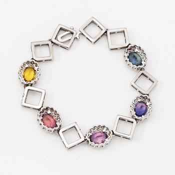 An 18K white gold bracelet with sapphires and diamonds ca. 1.00 ct in total. Italy.